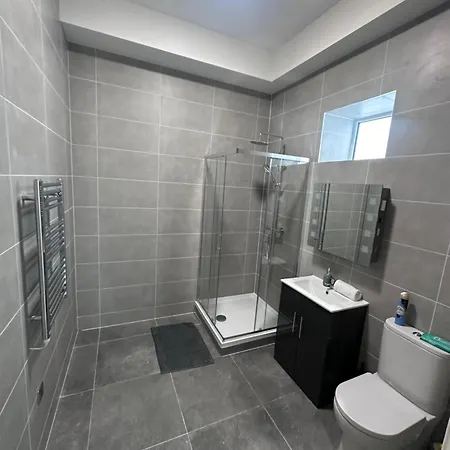 Lovely Studio Apt In 1 *